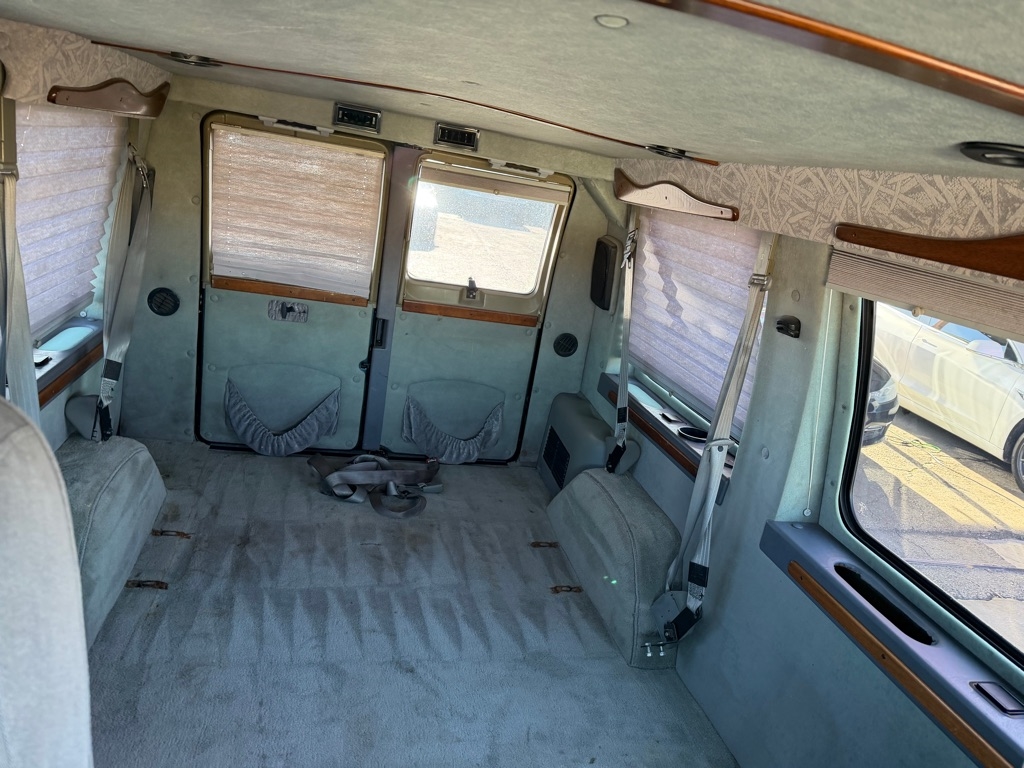 Dodge Ram Van 1500 SWB 2000