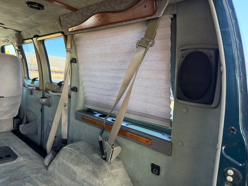 Dodge Ram Van 1500 SWB 2000