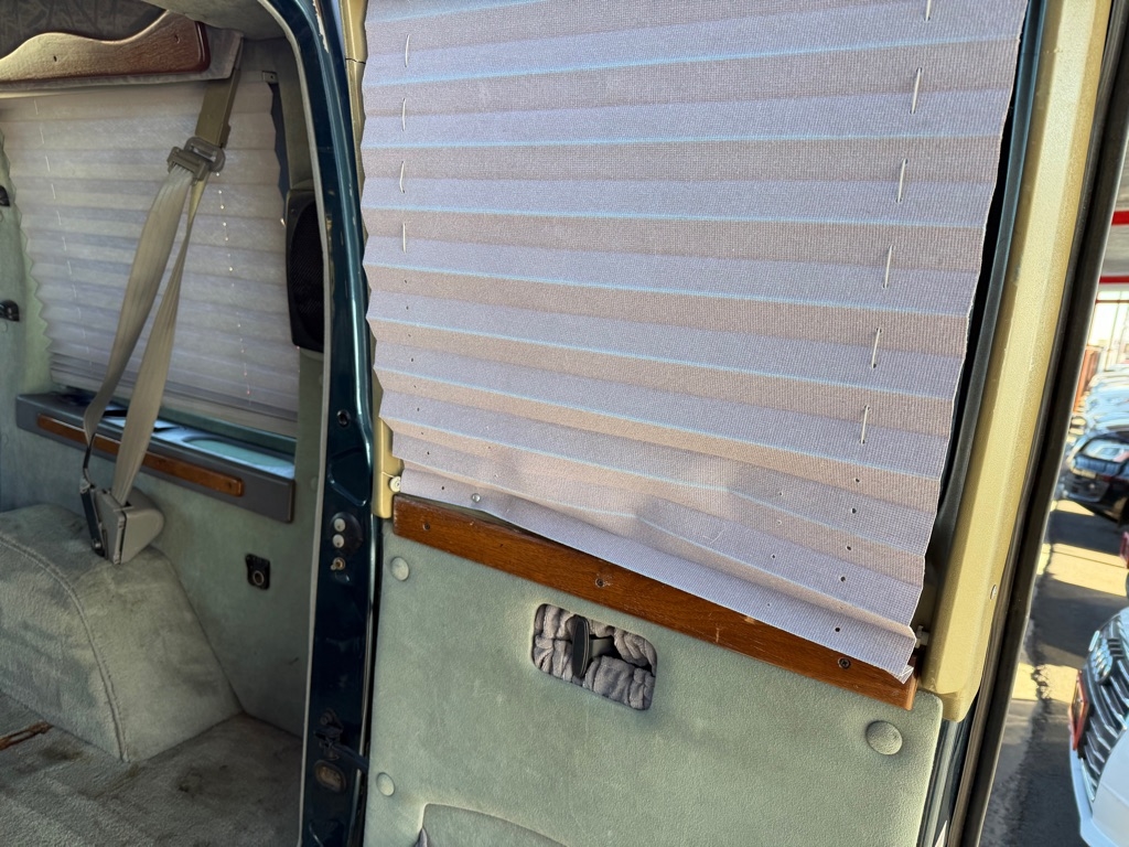 Dodge Ram Van 1500 SWB 2000