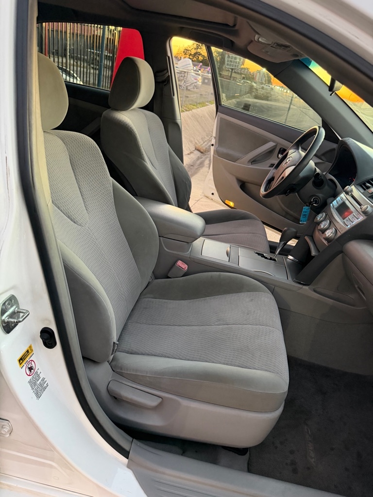 Toyota Camry SE 6-Spd MT 2010