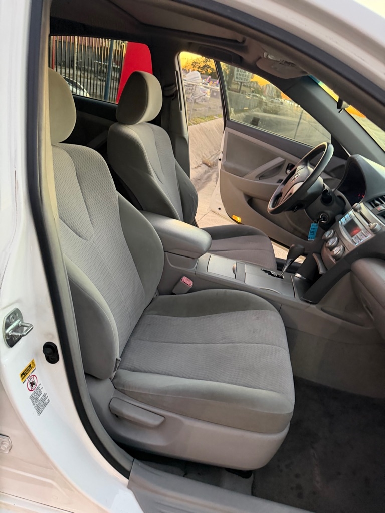 Toyota Camry SE 6-Spd MT 2010