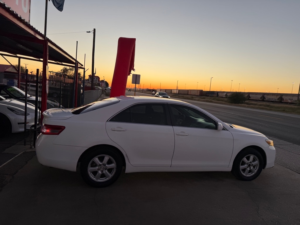 Toyota Camry SE 6-Spd MT 2010