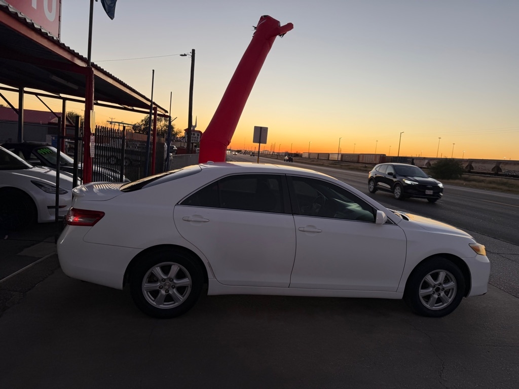 Toyota Camry SE 6-Spd MT 2010