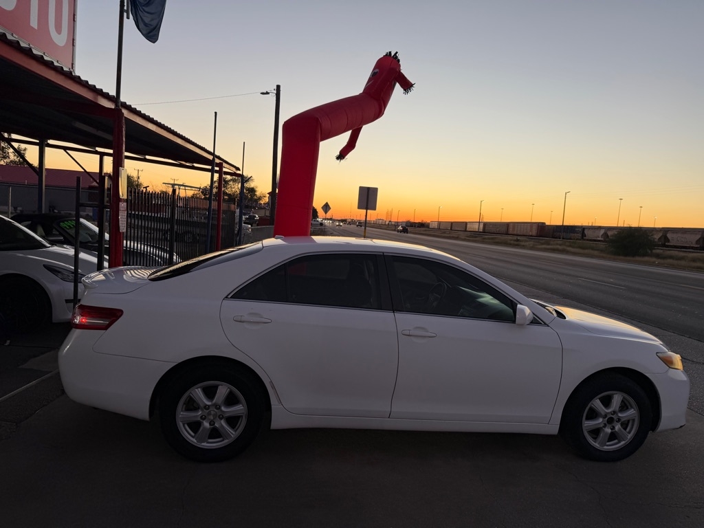 Toyota Camry SE 6-Spd MT 2010