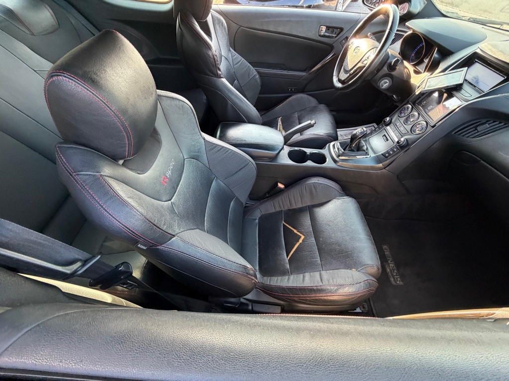 Hyundai Genesis Coupe 2.0T 8AT 2014