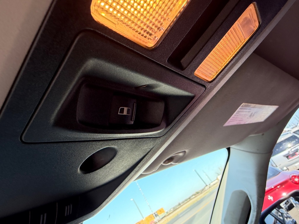 RAM 1500 SLT Crew Cab SWB 2WD 2017