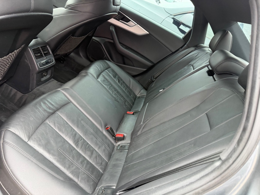 Audi A4 2.0T Premium quattro Sedan 2017