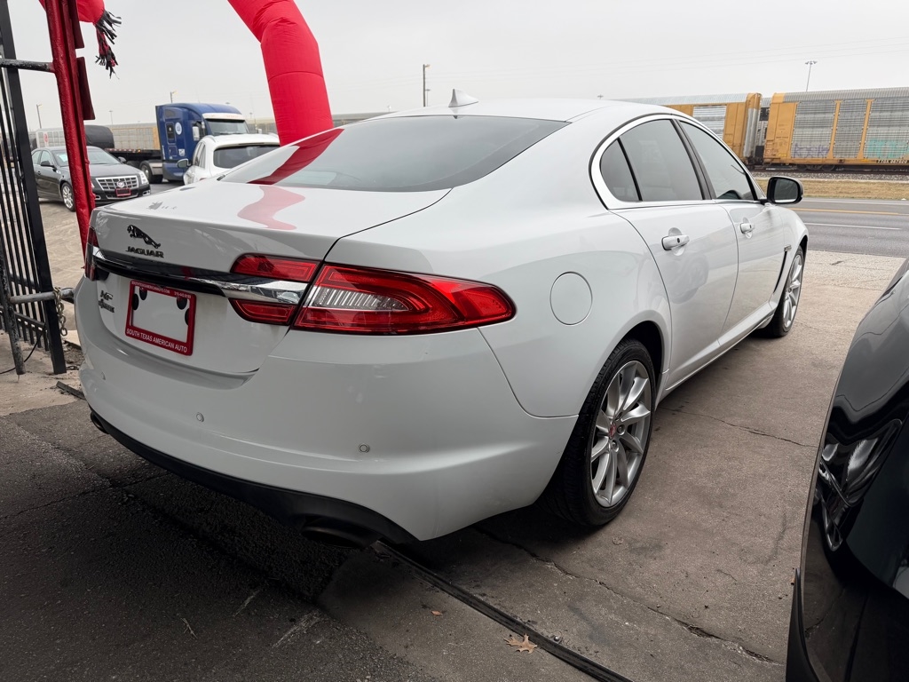 Jaguar XF-Series XF 2.0L I4T Premium 2015
