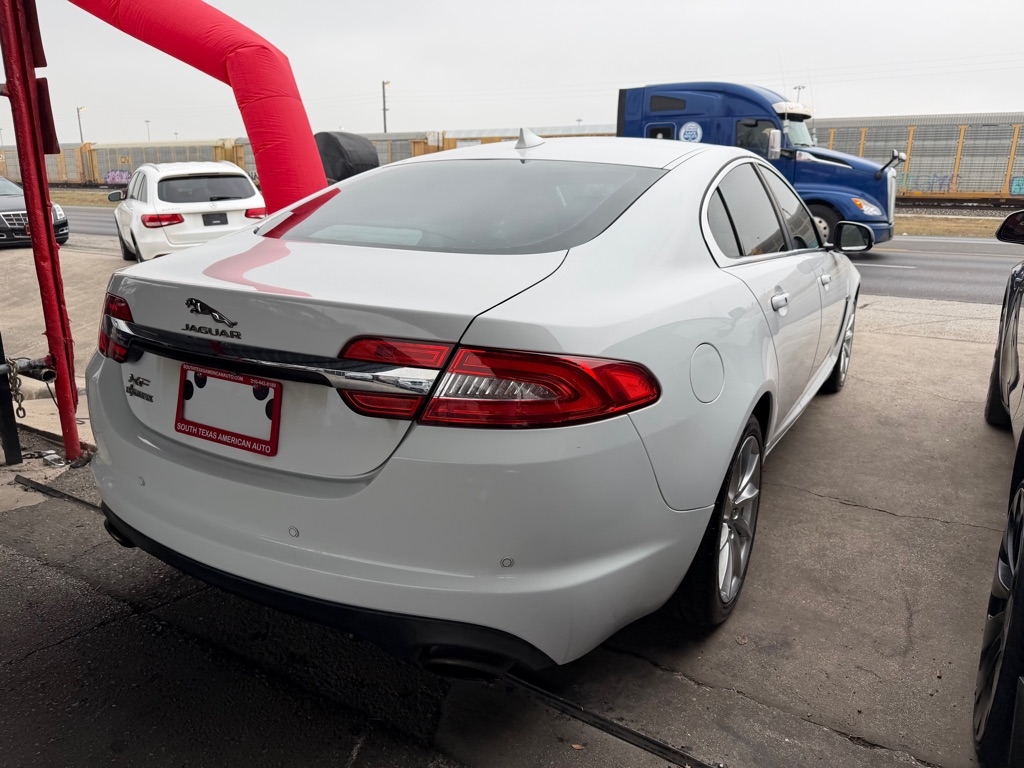 Jaguar XF-Series XF 2.0L I4T Premium 2015