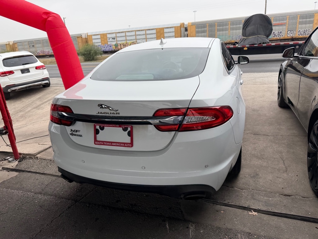 Jaguar XF-Series XF 2.0L I4T Premium 2015