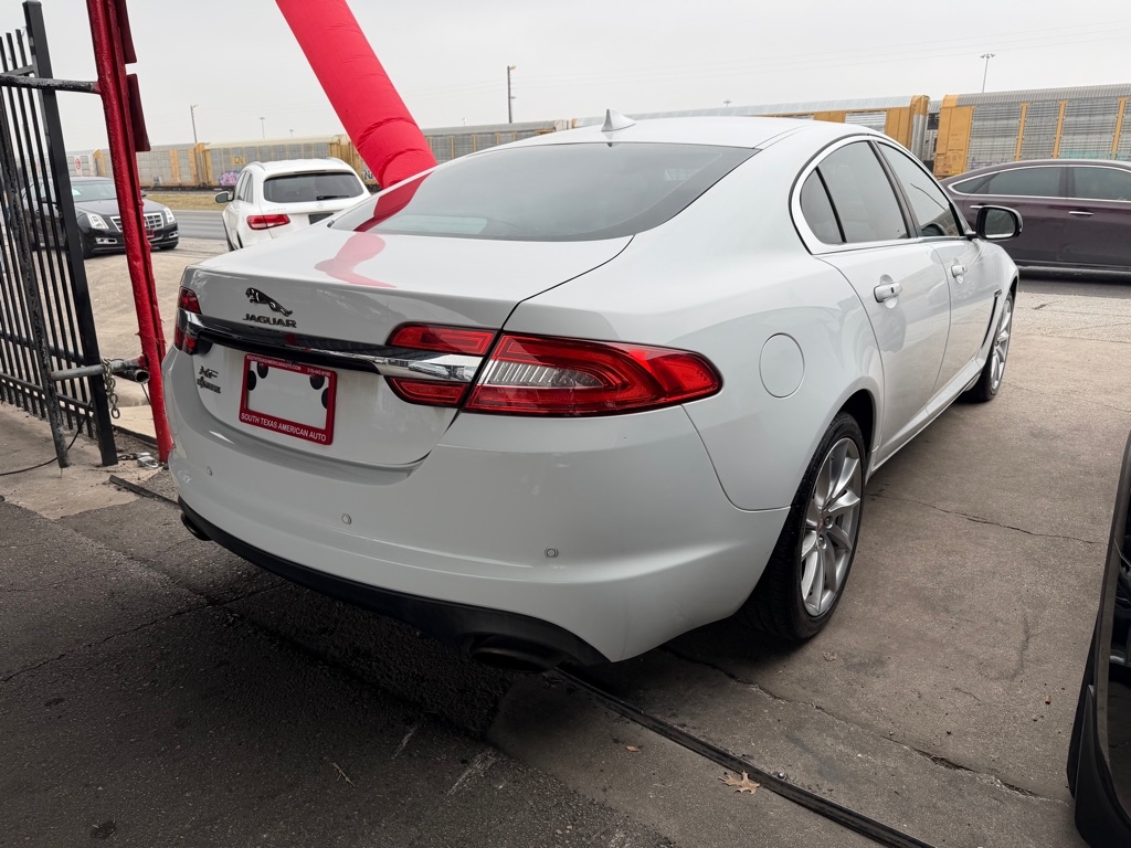 Jaguar XF-Series XF 2.0L I4T Premium 2015