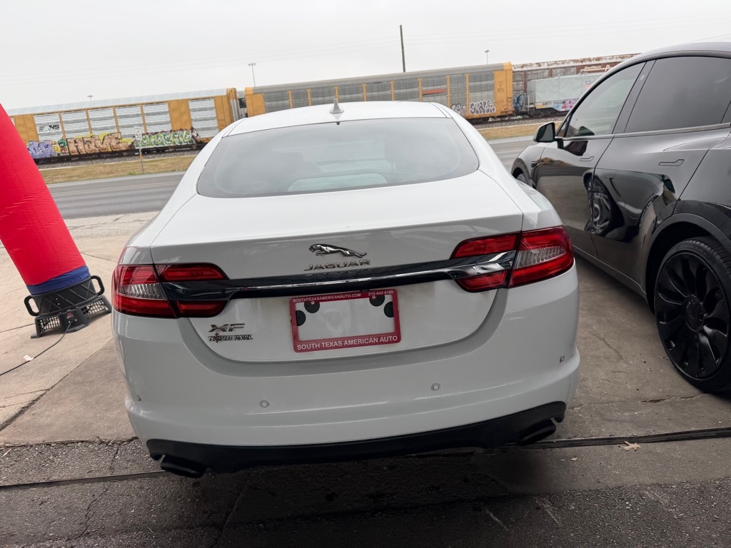 Jaguar XF-Series XF 2.0L I4T Premium 2015