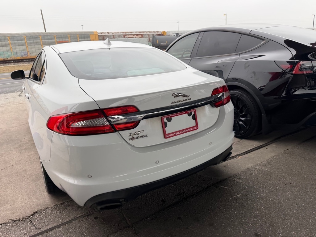 Jaguar XF-Series XF 2.0L I4T Premium 2015