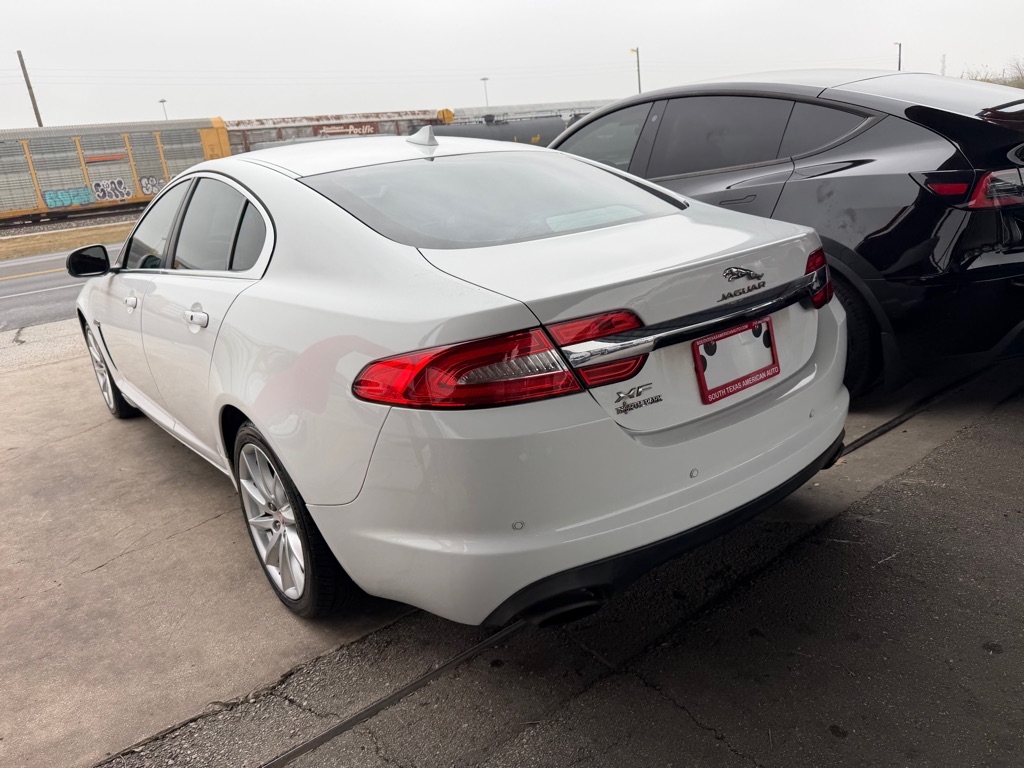 Jaguar XF-Series XF 2.0L I4T Premium 2015