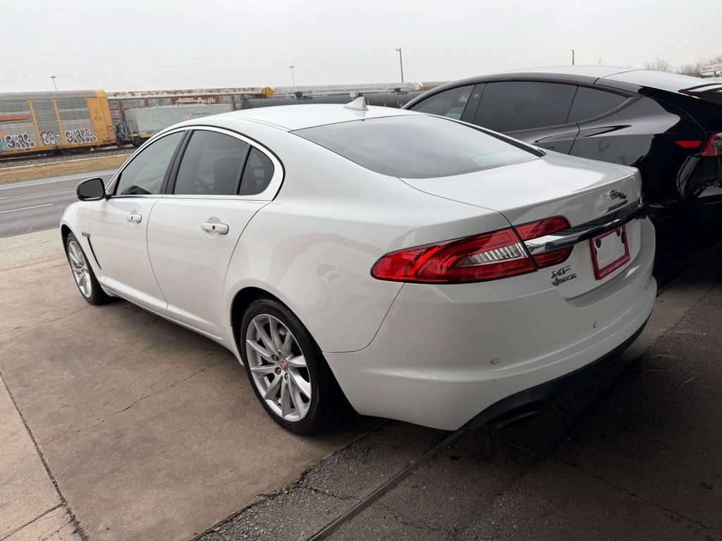 Jaguar XF-Series XF 2.0L I4T Premium 2015
