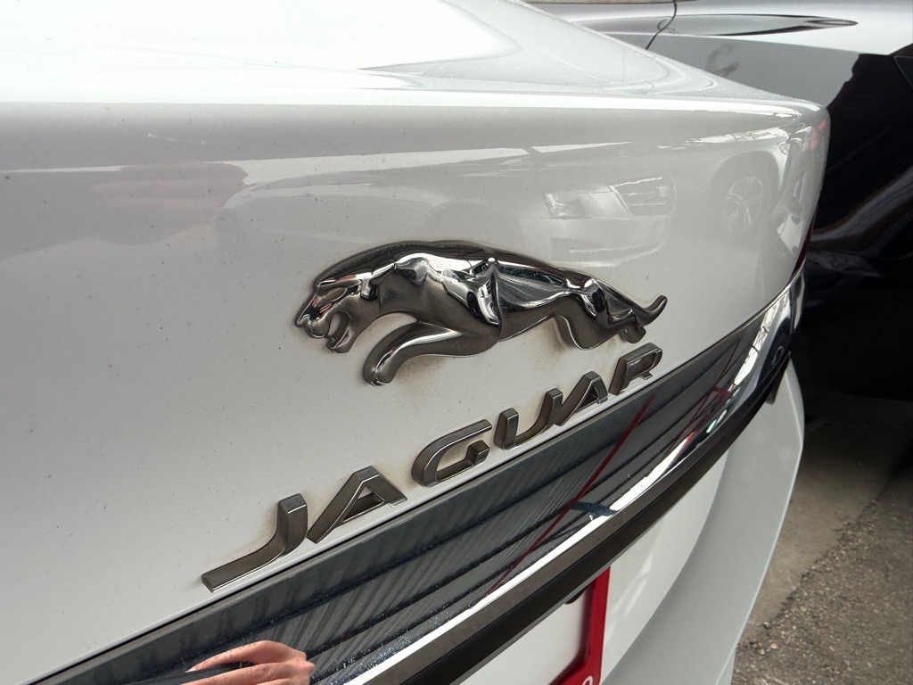 Jaguar XF-Series XF 2.0L I4T Premium 2015