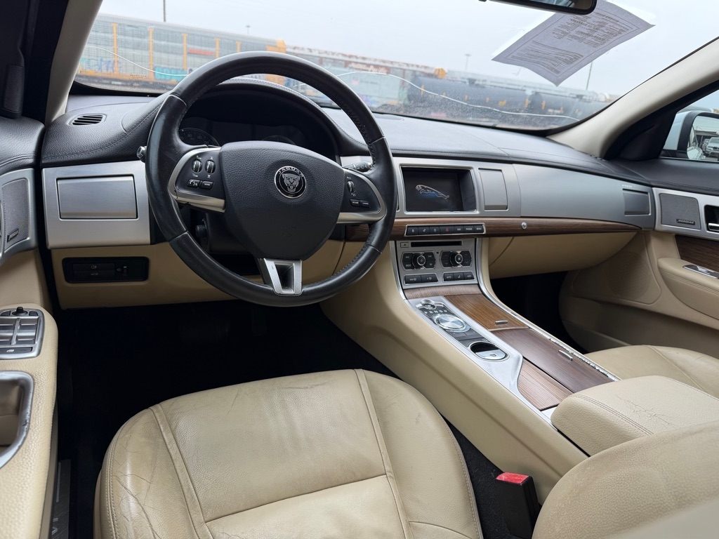 Jaguar XF-Series XF 2.0L I4T Premium 2015