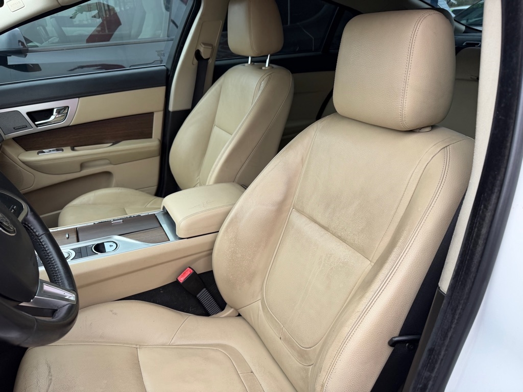 Jaguar XF-Series XF 2.0L I4T Premium 2015