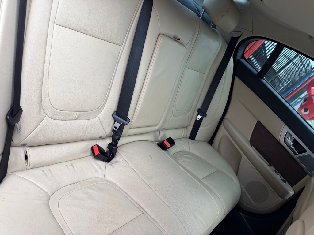 Jaguar XF-Series XF 2.0L I4T Premium 2015