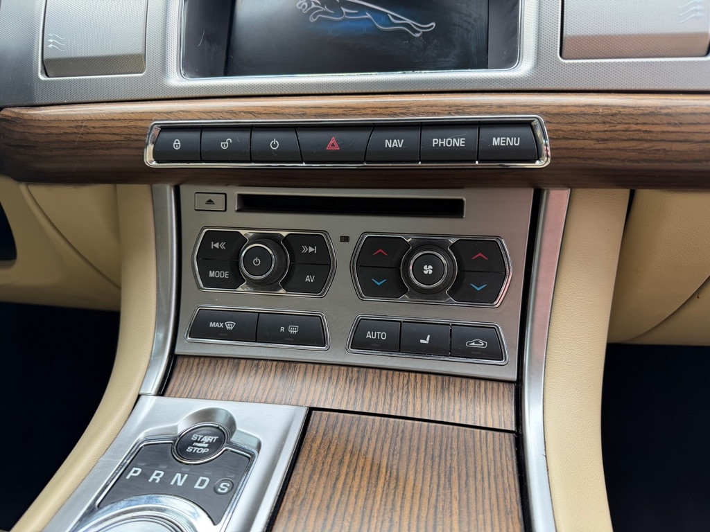 Jaguar XF-Series XF 2.0L I4T Premium 2015