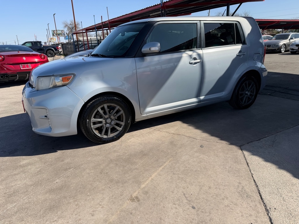 Scion xB 5-Door Wagon 5-Spd MT 2013
