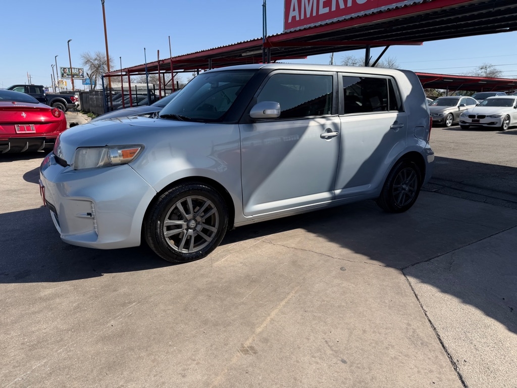 Scion xB 5-Door Wagon 5-Spd MT 2013