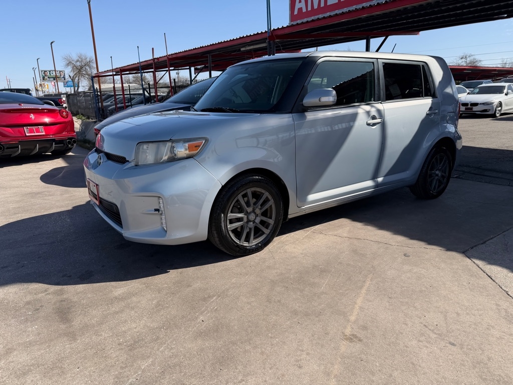 Scion xB 5-Door Wagon 5-Spd MT 2013