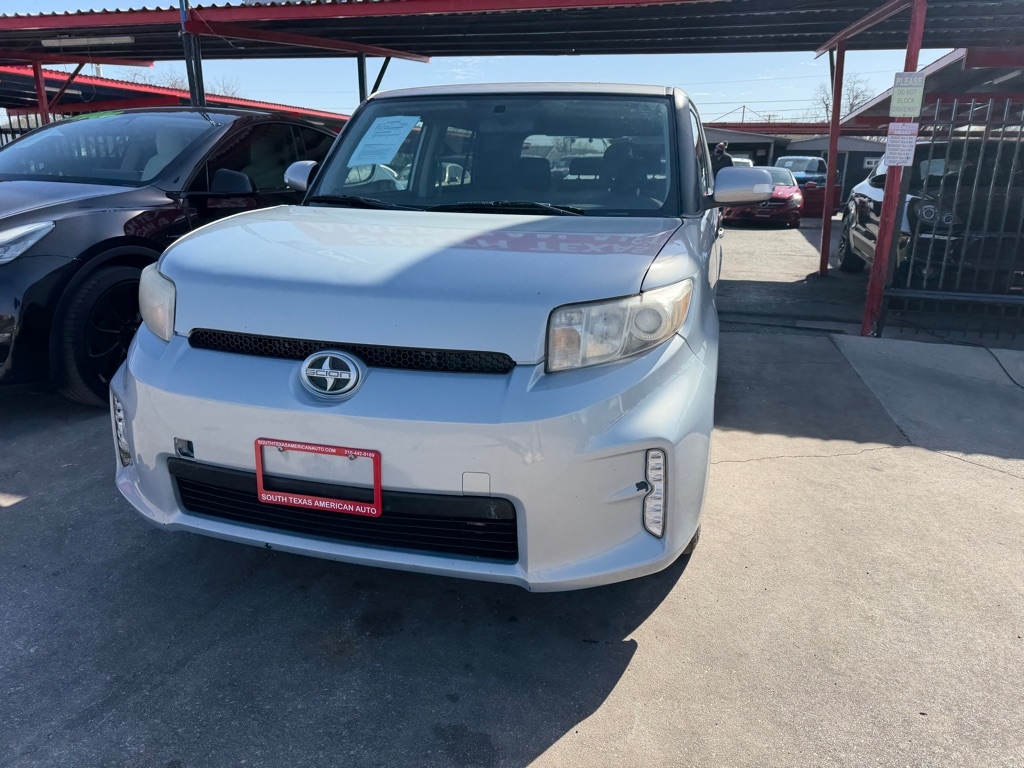 Scion xB 5-Door Wagon 5-Spd MT 2013