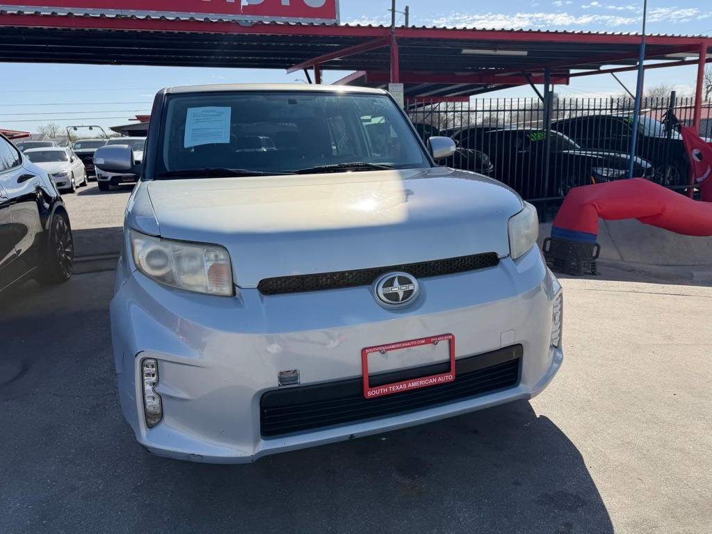 Scion xB 5-Door Wagon 5-Spd MT 2013
