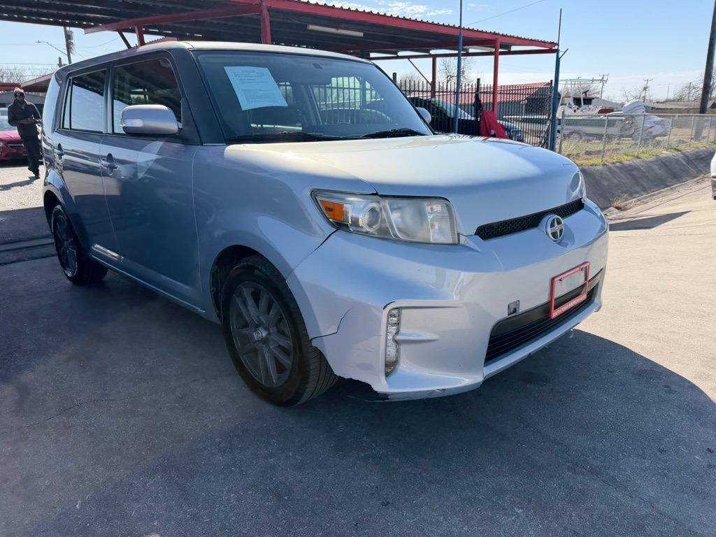 Scion xB 5-Door Wagon 5-Spd MT 2013