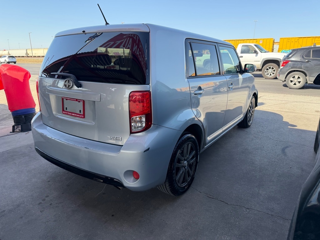 Scion xB 5-Door Wagon 5-Spd MT 2013