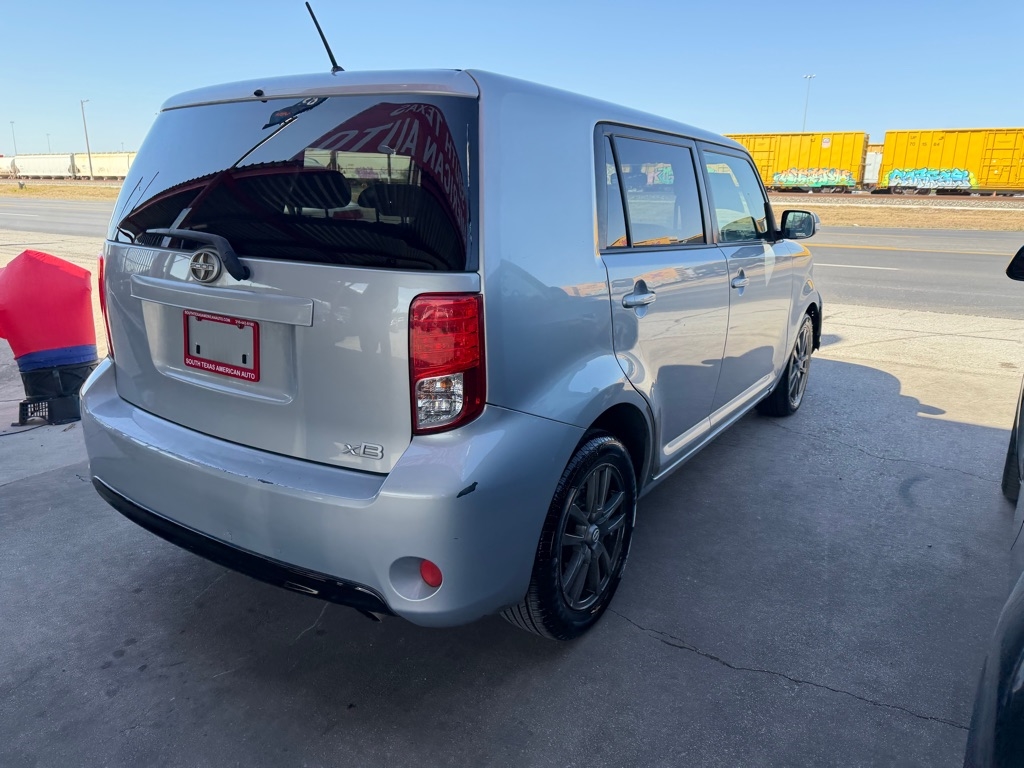 Scion xB 5-Door Wagon 5-Spd MT 2013