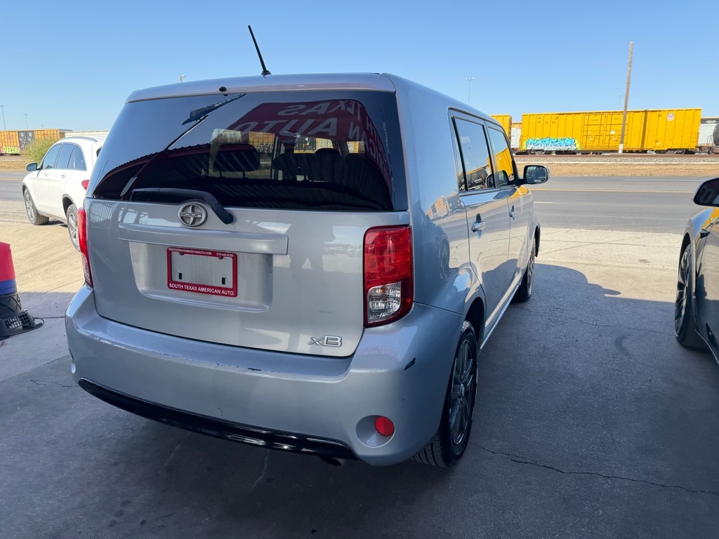Scion xB 5-Door Wagon 5-Spd MT 2013