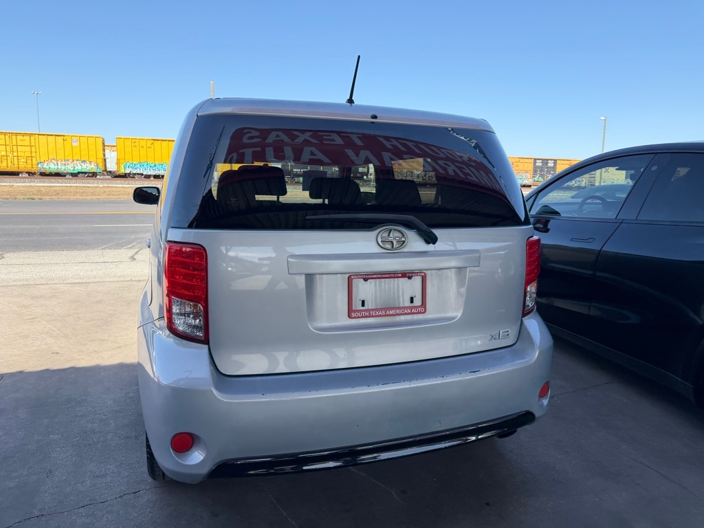 Scion xB 5-Door Wagon 5-Spd MT 2013