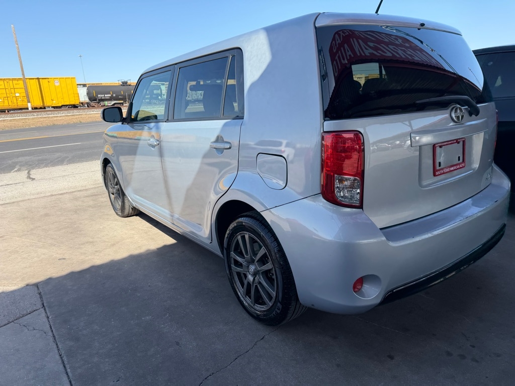 Scion xB 5-Door Wagon 5-Spd MT 2013