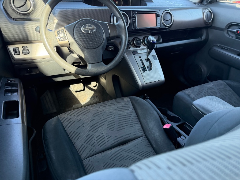 Scion xB 5-Door Wagon 5-Spd MT 2013