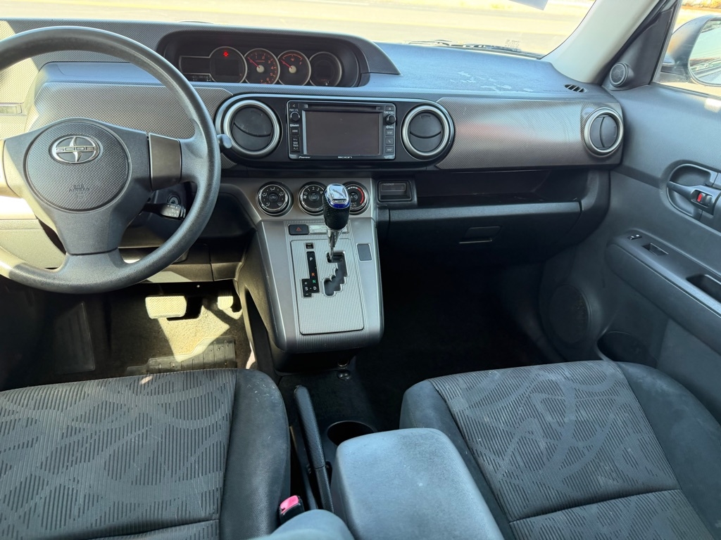 Scion xB 5-Door Wagon 5-Spd MT 2013