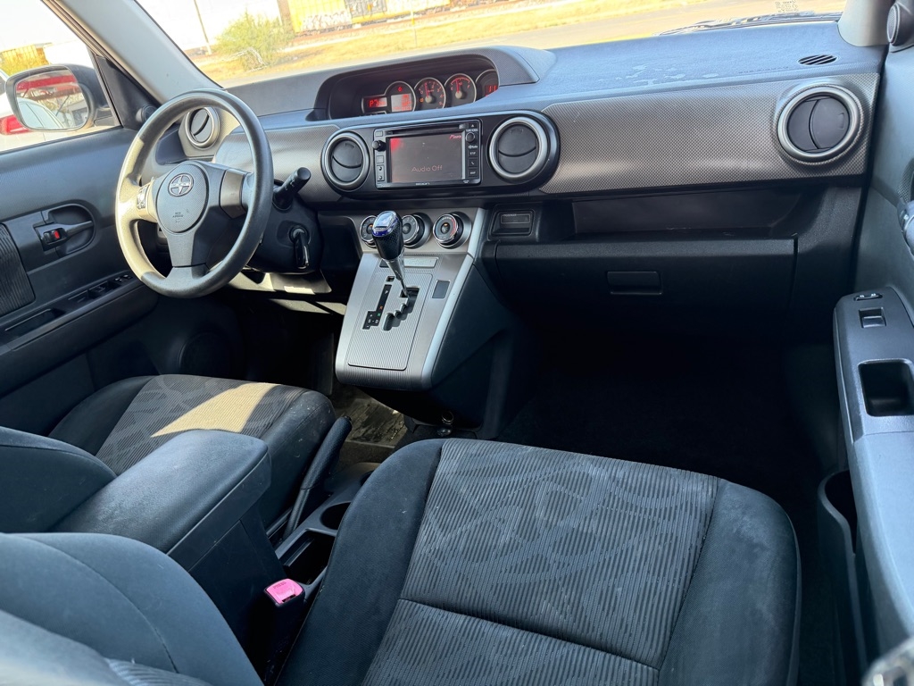 Scion xB 5-Door Wagon 5-Spd MT 2013