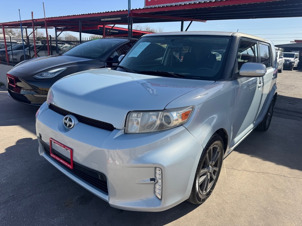 Scion xB 5-Door Wagon 5-Spd MT 2013