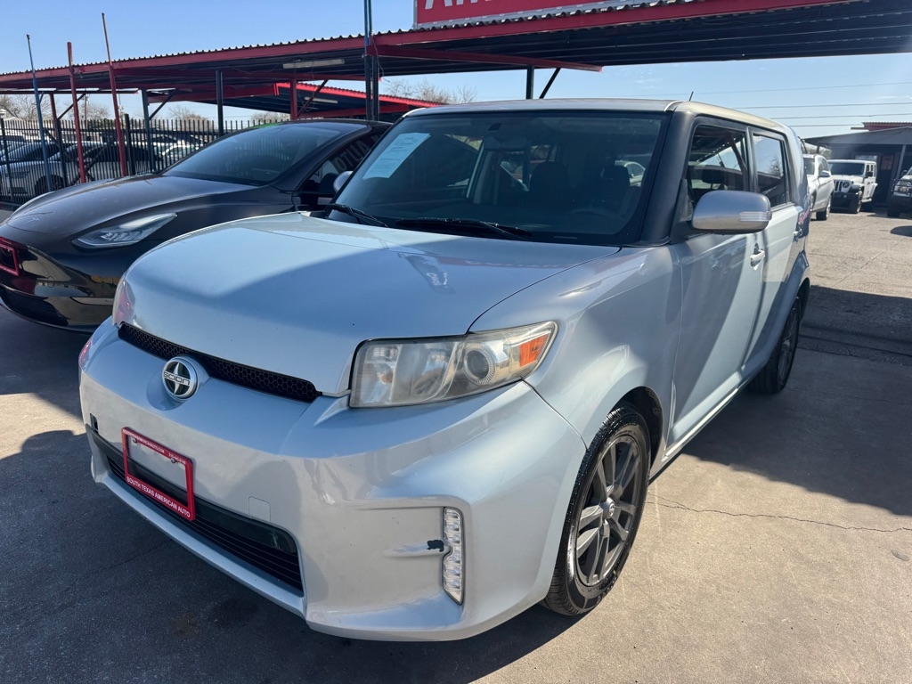 Scion xB 5-Door Wagon 5-Spd MT 2013