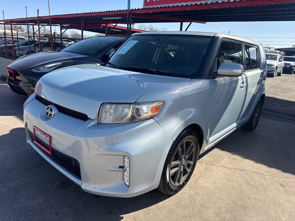 Scion xB 5-Door Wagon 5-Spd MT 2013