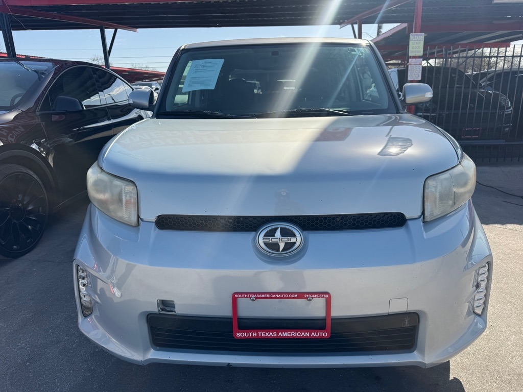Scion xB 5-Door Wagon 5-Spd MT 2013