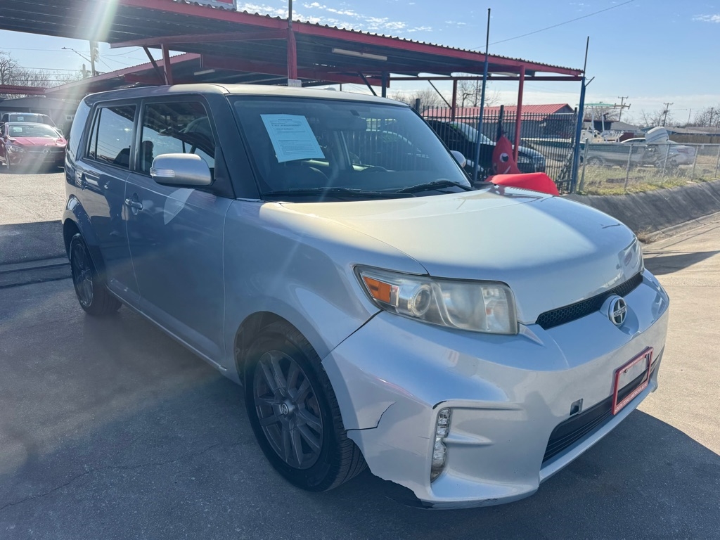 Scion xB 5-Door Wagon 5-Spd MT 2013