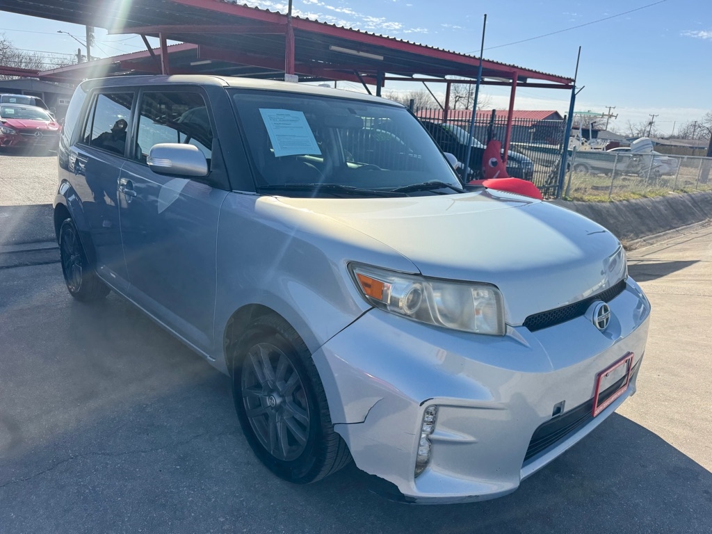 Scion xB 5-Door Wagon 5-Spd MT 2013