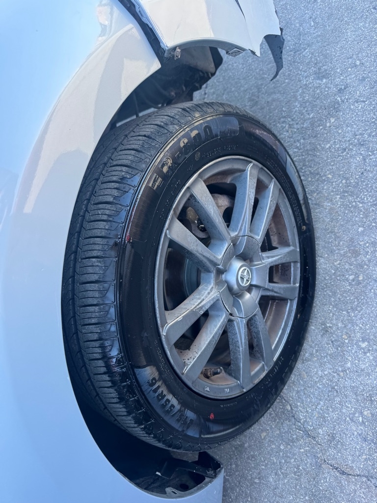 Scion xB 5-Door Wagon 5-Spd MT 2013