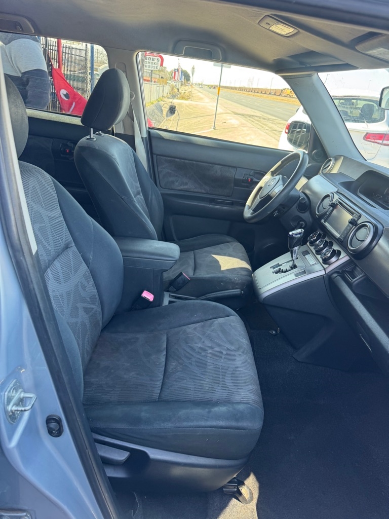 Scion xB 5-Door Wagon 5-Spd MT 2013