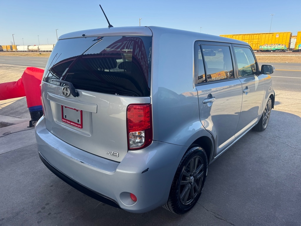 Scion xB 5-Door Wagon 5-Spd MT 2013
