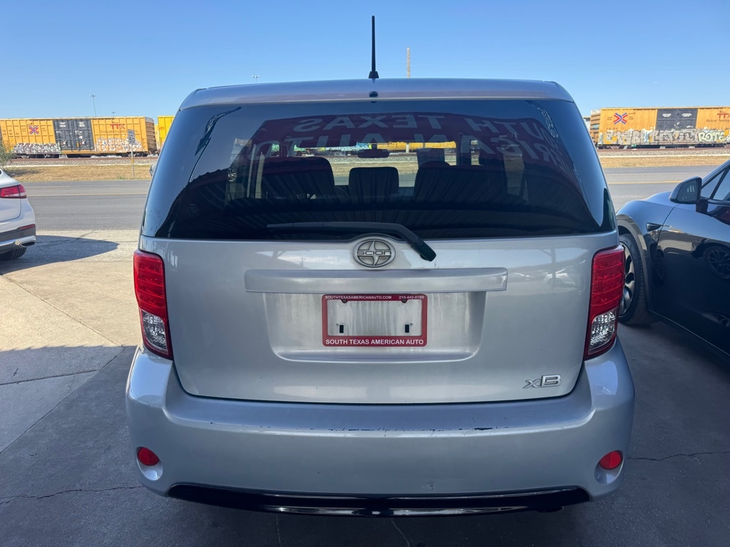 Scion xB 5-Door Wagon 5-Spd MT 2013