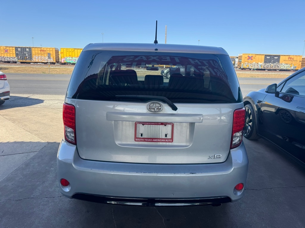 Scion xB 5-Door Wagon 5-Spd MT 2013