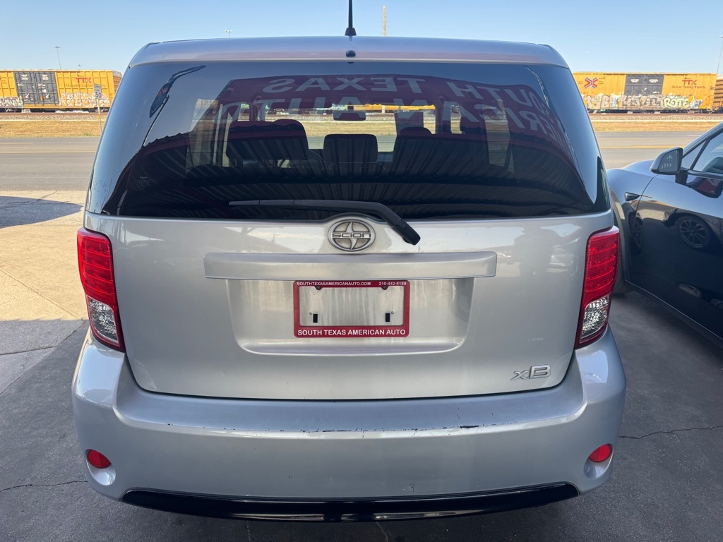 Scion xB 5-Door Wagon 5-Spd MT 2013